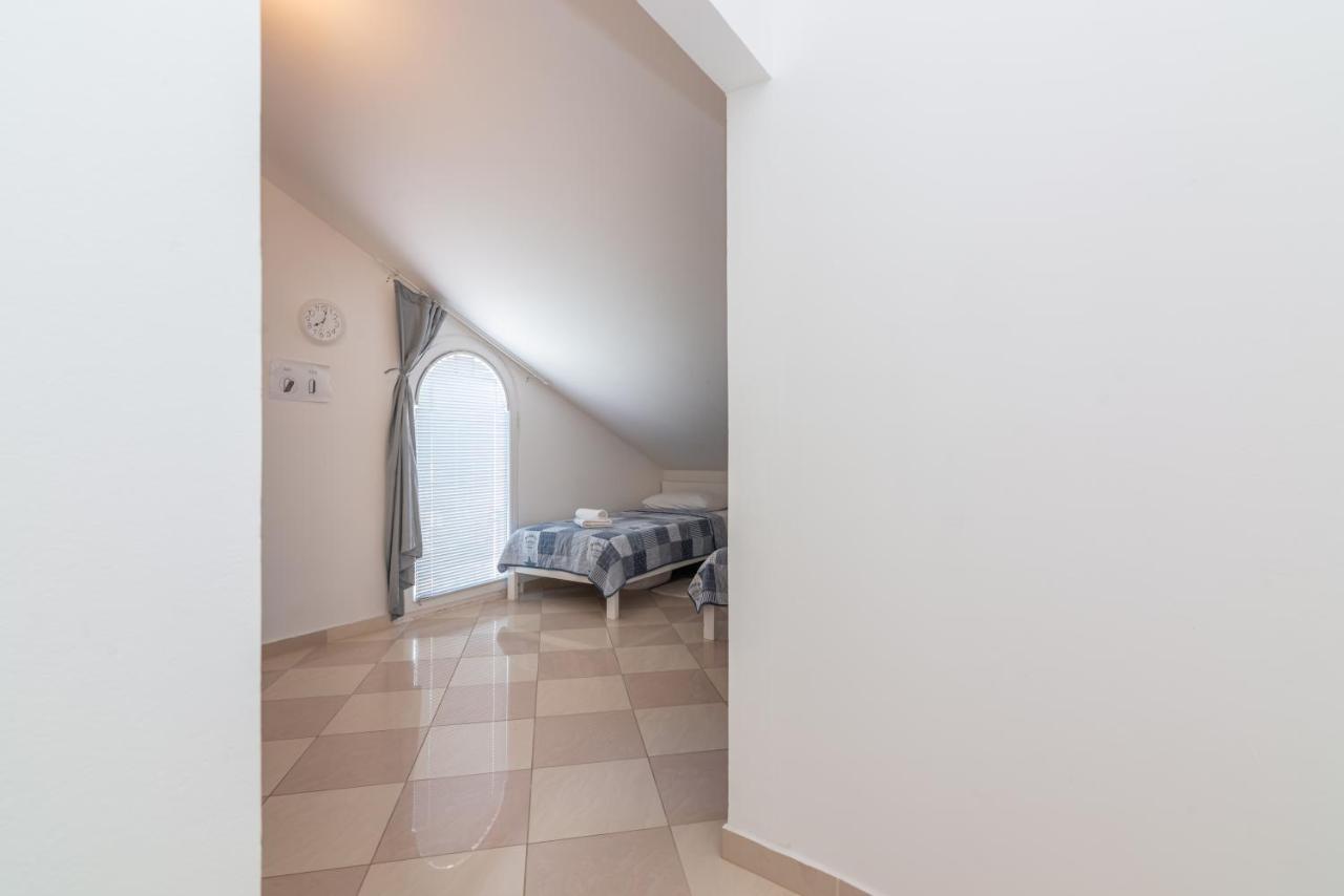 Apartment Mimoza 6, Baska, Krk Extérieur photo