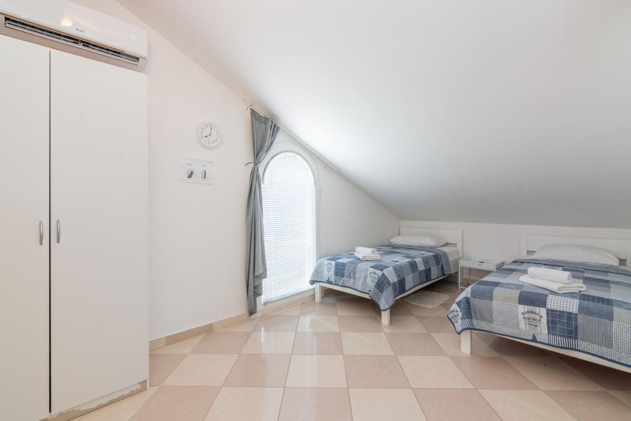 Apartment Mimoza 6, Baska, Krk Extérieur photo
