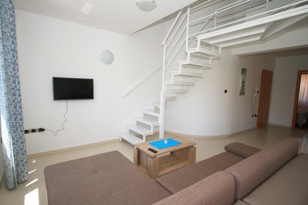 Apartment Mimoza 6, Baska, Krk Extérieur photo