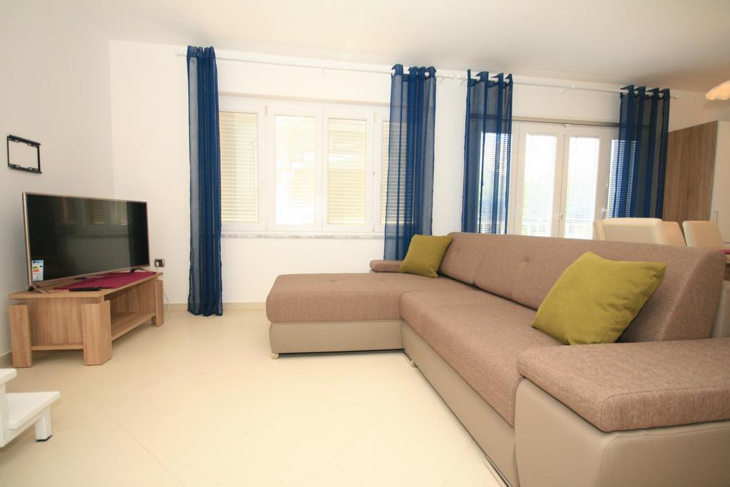 Apartment Mimoza 6, Baska, Krk Extérieur photo