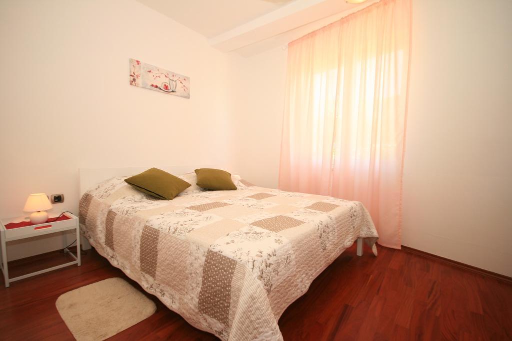 Apartment Mimoza 6, Baska, Krk Extérieur photo